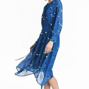 Beautiful Asymmetric Long Sleeves
Chiffon H&M Dress